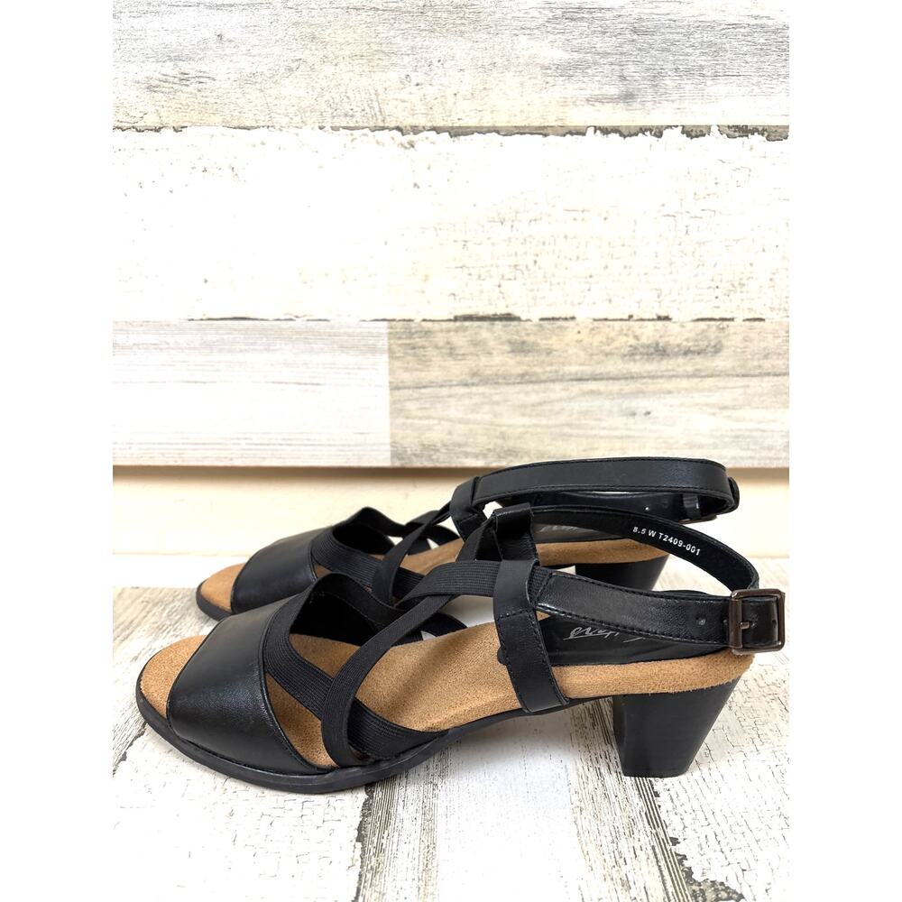 Trotters Womens 8.5 Black Leather Meadow Strappy Low Heel Buckle Sandal NEW